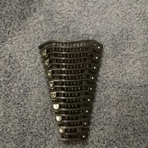 styling tool to help make fishtail braids